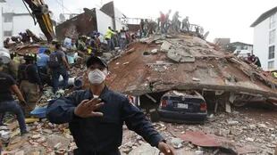 Terremoto en México: miles de rescatistas y ciudadanos trabajan para conseguir el milagro y rescatar gente