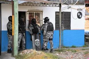 Más de 40 allanamientos se realizaron  en Rosario y la región por causas de homicidios ligados a Los Monos