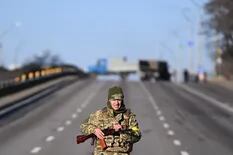 En medio de los ataques de Rusia, los civiles ucranianos se preparan para combatir: “Vamos a ganar”