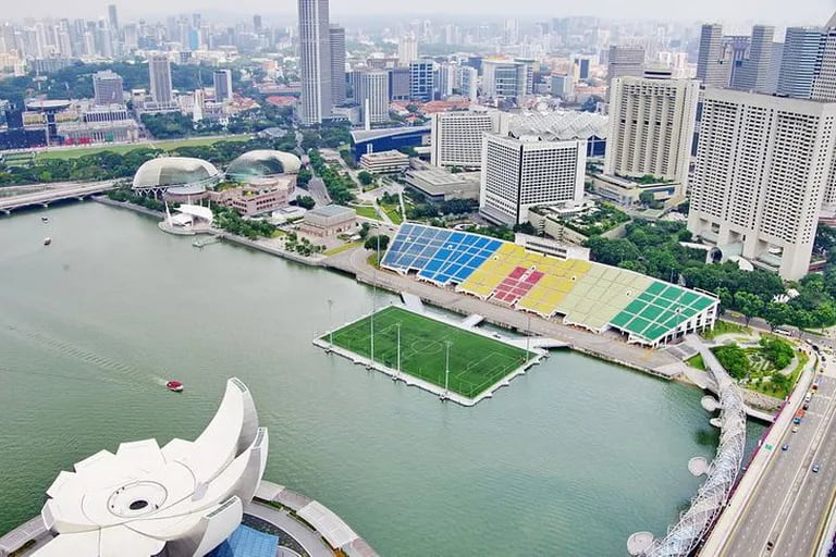 Impressionante stadio galleggiante a Singapore