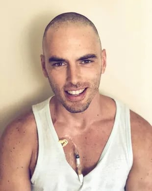 Bilde av Antonio Ibanez som kunngjør at han har startet kreftbehandling (Foto: Instagram @antonibanez)