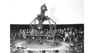 Profesores argentinos en su visita al Planetario de Jena (Alemania) en febrero de 1927. Ellos serían los que más trabajarían para que la Ciudad de Buenos Aires tuviera el suyo. Deberían esperar 40 años desde esa visita a Alemania.