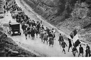 Miles de fascistas, algunos de ellos armados, se lanzaron sobre la capital italiana en 1922 provocando la caida del gobierno de Luigi Facta, sin casi enfrentamientos