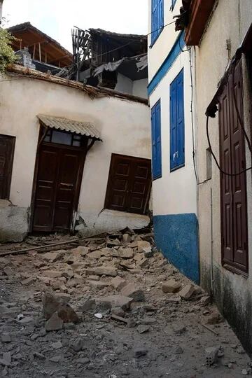 En la isla egea oriental de Samos hubo graves daños en las estructuras de las casas