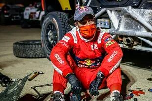 La decepción de Sébastien Loeb: el nueve veces campeón de Rally Mundial debió abandonar en su primera experiencia en territorio saudita