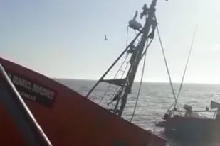Se hundió un buque pesquero y su tripulación fue salvada por otro barco