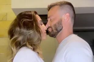 El casi beso entre Cinthia Fernández y Martin Baclini