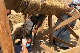 Los arqueólogos están investigando para conocer mayores detalles de los sarcófagos