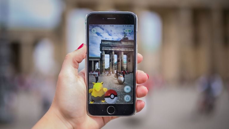 Cazando pokemones en la Puerta de Brandemburgo: hoy Pokémon GO debutó en Alemania