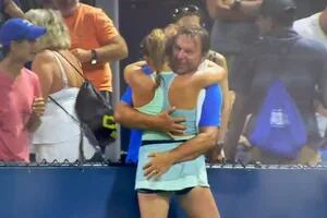 El festejo de una tenista de 16 años con su padre y su entrenador en el US Open que se volvió viral en redes