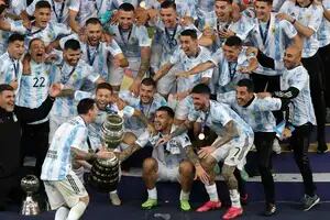 La noche perfecta de la Argentina y de Lionel Messi en 16 fotos de allá y de acá