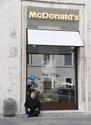 Pese a protestas, abre un McDonald''''''''s cerca del Vaticano