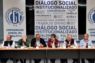 Cavalieri, Lingeri, Daer, Gerardo Martínez, Barrionuevo y Acuña, hoy, en la sede de la Uocra