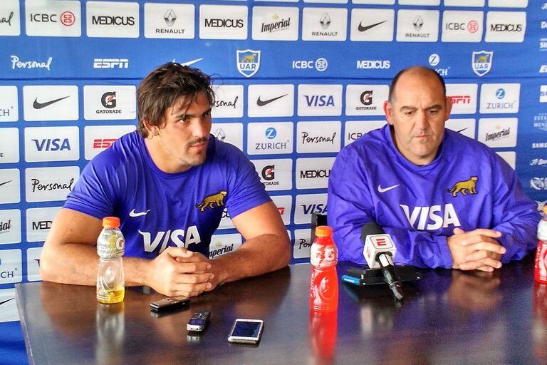 Pablo Matera es el nuevo capitán de los Pumas; a su lado, el DT Ledesma