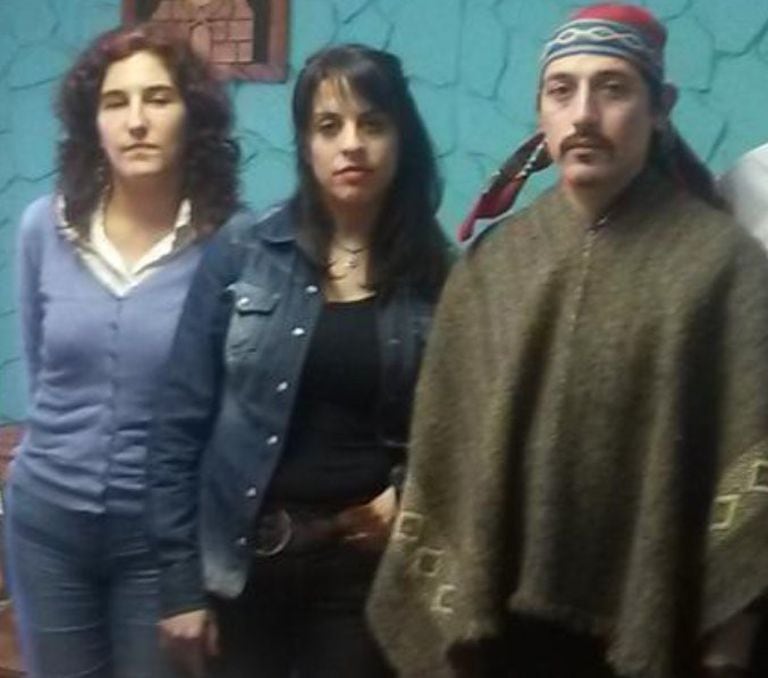 Victoria Donda y Facundo Jones Huala en una cárcel de Esquel (Twitter)