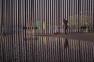 Vidas partidas en dos tras el muro de Tijuana