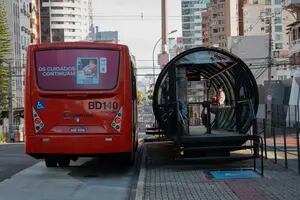 Esta ciudad inventó el Metrobus, está cerca de la Argentina y fue elegida como la más inteligente del mundo