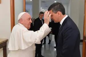 El papa Francisco recibió al presidente de Paraguay y muestra signos de recuperación de su inflamación pulmonar