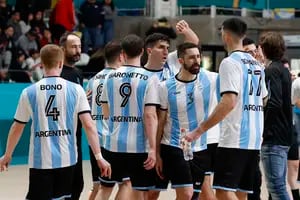 Robaron el micro de los argentinos en un semáforo y los jugadores corrieron a los delincuentes