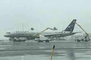 Tormenta de nieve en Nueva York: cancelan más de dos mil vuelos por el mal clima