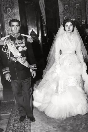 El Sha y Soraya el día de su boda, el 12 de febrero de 1951. Ella llevó un vestido de Christian Dior. 