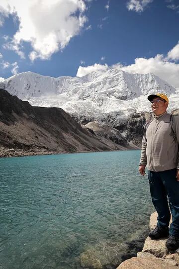 Saúl Luciano Lliuya, de 41 años, agricultor y guía turístico de la Cordillera Blanca de los Andes peruanos, está llevando a cabo una batalla legal para que el gigante energético alemán RWE sea declarado por la justicia alemana responsable del derretimiento de los glaciares peruanos, por sus emisiones de gases de efecto invernadero