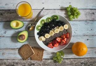 Dentro del patrón de alimentos saludables que sugiere, se incluye frutas, verduras, legumbres, harinas integrales, pasta de trigo candeal, yogurt, alimentos fermentados y pescados
