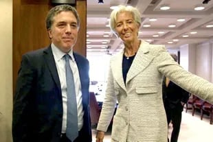Dujovne y Lagarde en mayo de 2018; empezaba la negociación