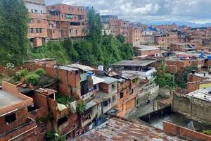 Venezuela: cómo se vive el repunte económico en Petare, el barrio pobre más grande del país