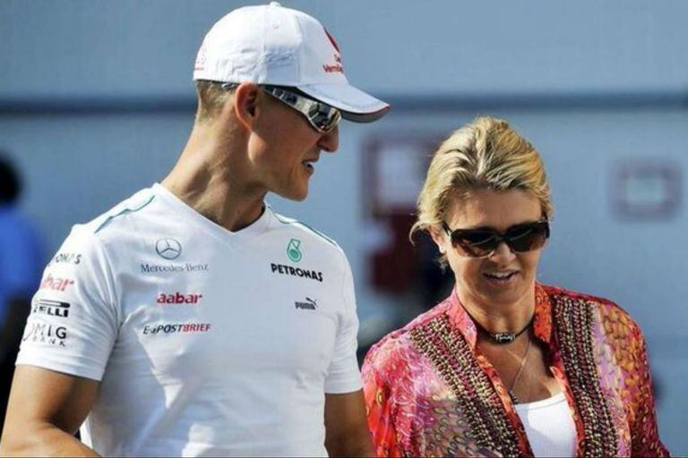 Michael Schumacher y su mujer Corinna, en tiempos felices; desde el accidente en la pista de esquí, todo sigue siendo hermético