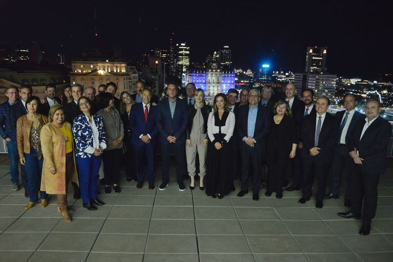 El ministro de Economía, Sergio Massa, recibió esta noche a los senadores del Frente de Todos