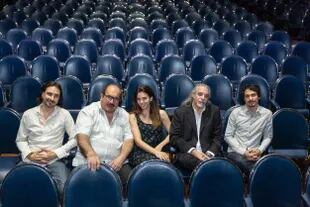 Gabriel Esposito, Jorge Mazzini, Lujan Obron, Baldomero de Cádiz, Gastón Stazzone, de Piazzolla Flamenco, en la platea del Astral