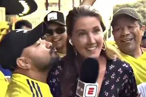Una periodista española fue acosada por un hincha colombiano mientras salía en vivo