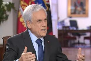 "Por supuesto que voy a llegar al fin de mi gobierno", le dice Piñera a la BBC