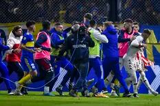 Una noche no feliz: Boca perdió en la Bombonera con 3 penales e incidentes en el final