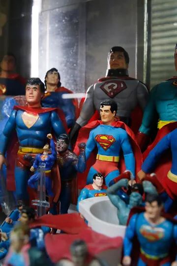 La colección de figuras de Superman es una de las destacadas del espacio