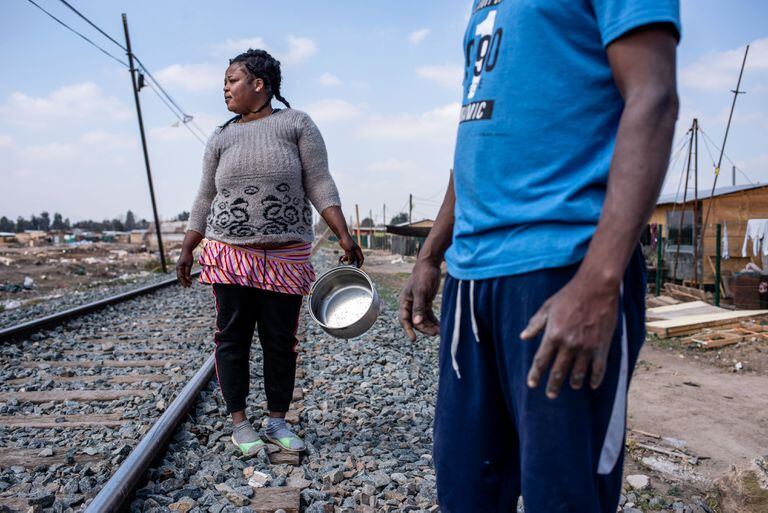Marise Elifete, cerca de un campamento en Lampa, Chile, donde viven unas 300 familias haitianas (Cristobal Olivares/The New York Times)