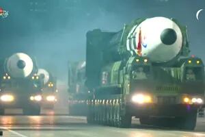 Corea del Norte presenta misiles y armas nucleares en el aniversario de su ejército