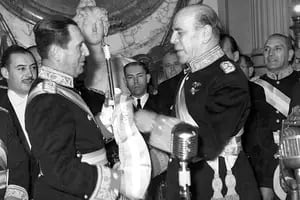 El día en que le restituyeron a Perón el grado militar y el uniforme