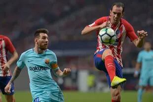 Cara a cara en la Liga de España; Godín está convencido de que, si Messi no hubiese sido contemporáneo, Atlético de Madrid tendría algunos títulos más 