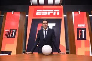 Fútbol táctico, el nuevo programa que Miguel Simón y Diego Latorre conducen por ESPN.