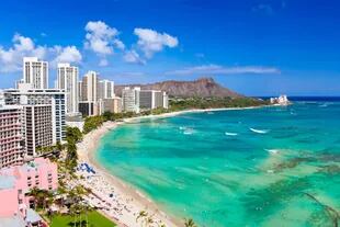 Waikiki es el área principal de hoteles y complejos turísticos de Oahu y un lugar emocionante de reunión para visitantes de todo el mundo.