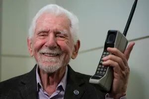 Habla Martin Cooper, el inventor del celular