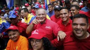 Cabello, miembro de la Constituyente, junto a seguidores chavistas, en Caracas