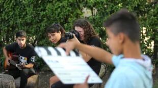 En Florencio Varela, los chicos se dedican a filmar otro de sus cortos