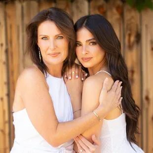 Al igual que Addison Rar, su madre Sheri Nicole también es una estrella en las redes sociales, donde se la conoce como Mama Knows Best.