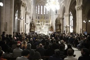 Junto a Duhalde y Kicillof.  Alberto Fernández participa en la Basílica de Luján en misa por atentado a Cristina Kirchner