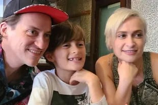 Halyna Hutchins, en una foto junto a su marido Matthew y su pequeño hijo, Andros
