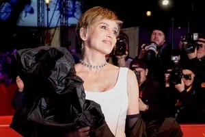 Sharon Stone volvió a cautivar en una alfombra roja y Carey Mulligan y Adam Sandler no pudieron dejar de reír