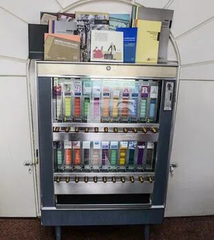 Máquina expendedora de libros en miniatura